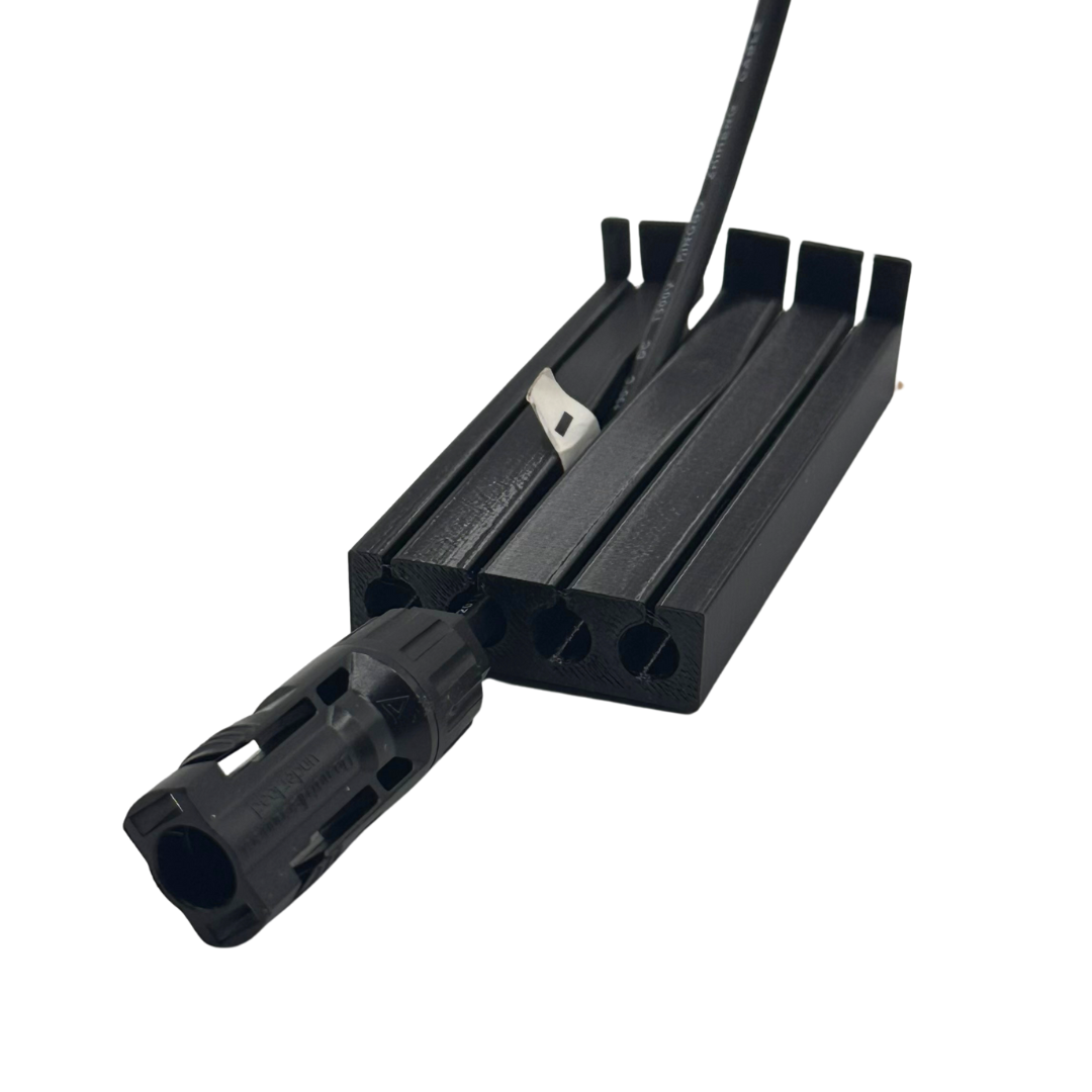 PV-Kabel Dachdurchführung – mechanischer Kabelschutz 150mm Länge